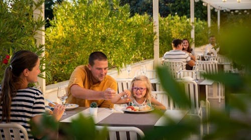 Magal Maradiso Hotel by Aminess - Rujan u Njivicama na Krku - Superior Junior Suite, Njivice, Krk, Hrvatska - 1.645 EUR - 7x noćenje u Superior Junior Suiteu sa balkonom morska strana za 2 osobe (2 djece do 9,99 godina besplatno), Polupansion