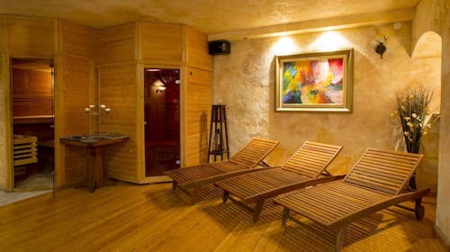 Hotel Medno - Korištenje saune u trajanju od 2 sata za 1 osobu, Medno, Ljubljana, Slovenija - 15 EUR - Korištenje saune u trajanju od 2 sata (zajedničko korištenje finske i infracrvene saune uz čaj i vodu) za 1 osobu, Ručnik i plahta po osobi