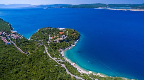 Holiday resort Kačjak - Ljeto za parove - Posebna akcija, Kačjak, Hrvatska - 635 EUR - 7x noćenje u Standard dvokrevetnoj sobi s balkonom na morskoj strani za 2 osobe, Polupansion