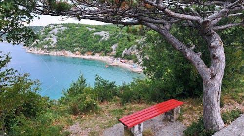 Holiday resort Kačjak - Ljeto za obitelji - Posebna akcija, Kačjak, Hrvatska - 599 EUR - 5x noćenje u trokrevetnoj sobi s balkonom na morskoj strani za 2 osobe (1 dijete do 11,99 godina besplatno), Polupansion