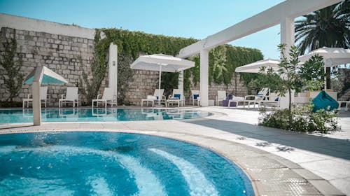 Hotel International - Početak ljeta na Rabu, Rab, Hrvatska - 348 EUR - 3x noćenje u dvokrevetnoj sobi s pogledom na grad ili more (ovisi o raspoloživosti) za 2 osobe (1 dijete do 6 godina besplatno), Polupansion