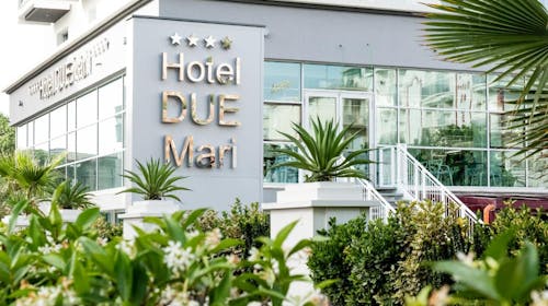 Hotel Due Mari, Miramare, Rimini, Italija - 369 EUR - 3x noćenje u dvokrevetnoj Superior sobi s balkonom za 2 osobe (1 dijete do 12,99 godina besplatno), Polupansion
