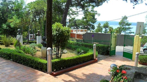 Hotel Vila Ružica - Prvomajski praznici ili aktivni svibanjski vikend u Crikvenici, Crikvenica, Hrvatska - 276 EUR - 2x noćenje u dvokrevetnoj sobi (park strana) za 2 osobe, Polupansion