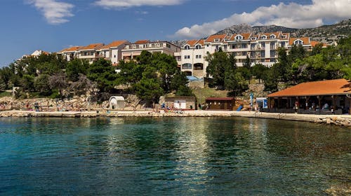 Hotel Zagreb Karlobag - All inclusive light pozdrav ljetu - Soba s balkonom, Karlobag, Hrvatska - 289 EUR - 3x noćenje u dvokrevetnoj sobi s balkonom za 2 osobe (1. dijete do 11,99 godina besplatno i 2. dijete do navršene 1 godine besplatno), All inclusive light