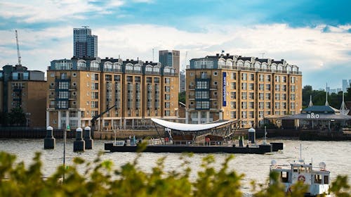 A&O London Docklands Riverside - Elegantni odmor tik uz Temzu, London, Ujedinjeno Kraljevstvo - 79 EUR - 1x noćenje u dvokrevetnoj Standard sobi ili obiteljskoj sobi za 2 osobe (2 djece do 17 godina besplatno), Buffet doručak