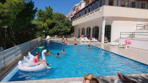 Hotel Zagreb Karlobag - All inclusive light ljeto, Karlobag, Hrvatska - 614 EUR - 5x noćenje u dvokrevetnoj sobi za 2 osobe (1. dijete do 11,99 godina besplatno i 2. dijete do navršene 1 godine besplatno), All inclusive light