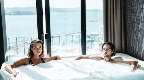 Ilirija Resort - Hotel Ilirija - VIP premium paket opuštanja s punim pansionom, Biograd na Moru, Dalmacija, Hrvatska - 385 EUR - 2x noćenje u dvokrevetnoj Premium Club sobi za 2 osobe (1 dijete do 12 godina i 1 dijete do 7 godina besplatno), Puni pansion