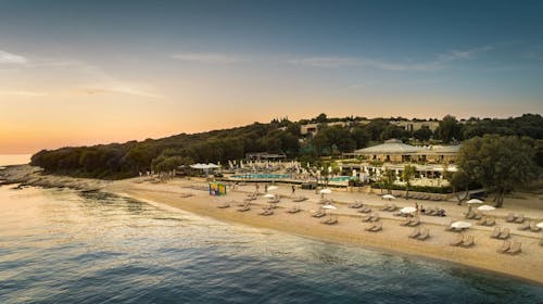 Resort Amarin - Proljeće udvoje s pogledom na Rovinj - Dvokrevetna soba, Rovinj, Istra, Hrvatska - 218 EUR - 2x noćenje u dvokrevetnoj Standard sobi za 2 osobe, Polupansion (doručak i večera)
