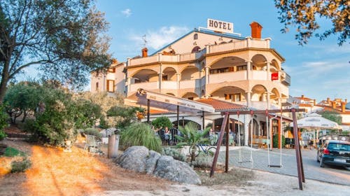 Hotel Villa Vrsar - Ljetni wellness odmor u Istri, Vrsar, Istra, Hrvatska - 140 EUR - 2x noćenje u dvokrevetnoj sobi za 2 osobe, Doručak