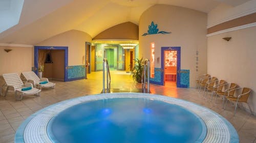 Kristály Hotel Keszthely - Ljetni wellness odmor, Keszthely, Mađarska - 417 EUR - 2x noćenje u Deluxe sobi za 2 osobe, Polupansion