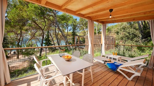 Pine Beach Pakoštane - All inclusive light odmor - Premium mobilna kućica, Pakoštane, Dalmacija, Hrvatska - 599 EUR - 2x noćenje u Premium dvosobnoj mobilnoj kućici s pogledom na more za 3 osobe (1 dijete do 3,99 godina besplatno), All inclusive light