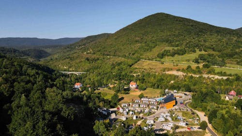 Camping Plitvice - Proljeće u prirodi za obitelji, Smoljanac, Plitvička jezera, Hrvatska - 239 EUR - 1x noćenje u Premium mobilnim kućicama za 4 osobe, Polupansion