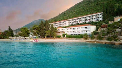 Hotel Faraon - All inclusive lipanjski odmor u Dalmaciji, Trpanj, Dalmacija, Hrvatska - 480 EUR - 3x noćenje u dvokrevetnoj Comfort sobi s balkonom (pogled more) za 2 osobe (dijete do 11,99 godina besplatno), All inclusive s uključenim pićem uz obroke