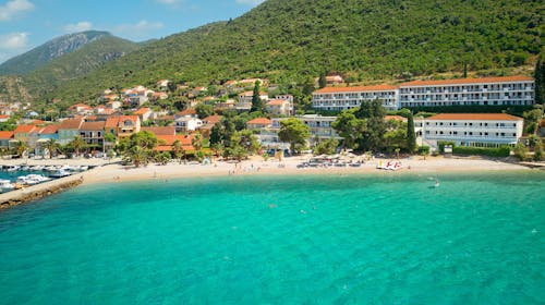 Hotel Faraon - All inclusive obiteljski pozdrav ljetu u Dalmaciji, Trpanj, Dalmacija, Hrvatska - 424 EUR - 2x noćenje u obiteljskoj Comfort sobi bez balkona (pogled park) za 2 osobe (2 djece do 11,99 godina besplatno), All inclusive s uključenim pićem uz obroke