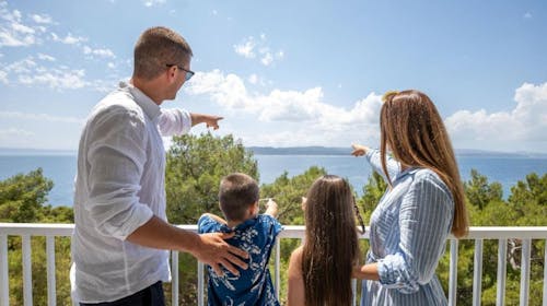 Bluesun Hotel Marina - Obiteljski pozdrav ljetu u Brelima, Brela, Makarska, Dalmacija, Hrvatska - 440 EUR - 2x noćenje u Superior dvokrevetnoj sobi s balkonom (morska strana) za 2 osobe (1 dijete do 13,99 godina i 1 dijete do 2,99 godina besplatno), Polupansion