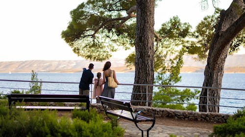 Bluesun Holiday Village Bonaca - Pozdrav ljetu s punim pansionom u Bolu, Bol, otok Brač, Dalmacija, Hrvatska - 400 EUR - 2x noćenje u Superior dvokrevetnoj sobi s balkonom (morska strana) za 2 osobe (1 dijete do 9,99 godina i 1 dijete do 2,99 godina besplatno), Puni pansion