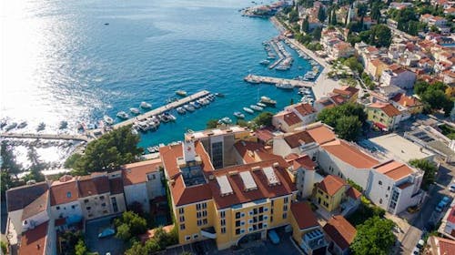 Hotel Selce - Ljetni odmor tik uz obalu, Selce, Hrvatska - 949 EUR - 7x noćenje u Standard sobi za 2 osobe (1 dijete do 6,99 godina besplatno), Polupansion