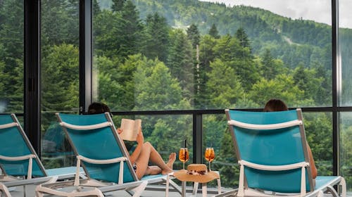 Hotel Nomad - Obiteljska wellness oaza na Bjelašnici , Bjelašnica, Sarajevo, Bosna i Hercegovina - 53 EUR - Ulaz u SPA centar (bazen, tri vrste sauna: turska, finska i bio – samo za odrasle, fitness – samo za odrasle, relax zona i Kneipp klupa) u trajanju od 2 sata za 2 odrasle osobe i 2 djece, Korištenje bazena za djecu
