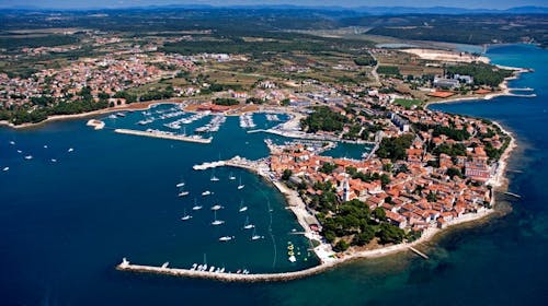 Apartmani Erica Pineta - Obiteljski proljetni odmor u Novigradu tijekom tjedna, Novigrad, Istra, Hrvatska - 175 EUR - 2x noćenje u dvosobnom apartmanu Erica Lux s terasom ili dvorištem (ovisno o raspoloživosti) za 4 osobe, Posteljina i ručnici