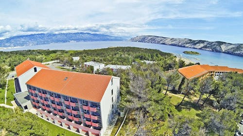 San Marino Resort - Hotel Lopar - Odmor na Rabu za velike obitelji, Lopar, Rab, Hrvatska - 347 EUR - 2x noćenje u "junior suite za 2+3" za do 5 odraslih osoba, Smještaj u Lopar Family Hotelu