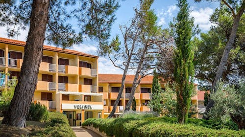 San Marino Resort - Hotel Veli Mel - Odmor na Rabu, Lopar, Rab, Hrvatska - 229 EUR - 2x noćenje u "sobi 2+1" za 2 osobe (1 dijete do 13,99 godina besplatno), Smještaj u Veli Mel Hotelu