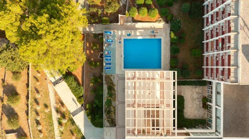 Hotel Hvar - All inclusive obiteljsko ljeto na Hvaru, Jelsa, otok Hvar, Dalmacija, Hrvatska - 645 EUR - 3x noćenje u Comfort dvokrevetnoj sobi s pomoćnim ležajem i balkonom (morska strana) za 2 osobe (1. dijete do 11,99 godina i 2. dijete do 2,99 godina besplatno), All Inclusive s uključenim pićem uz obroke