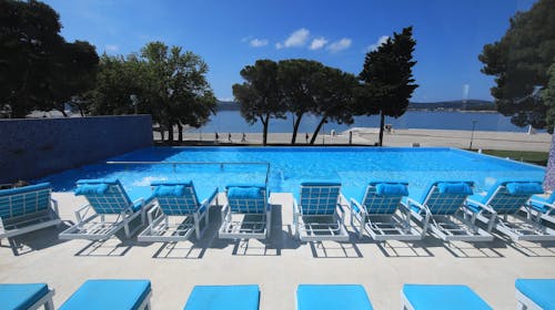 Ilirija Resort - Hotel Ilirija - Obiteljsko zabavno ljeto s punim pansionom u Biogradu - Akcijska cijena, Biograd na Moru, Dalmacija, Hrvatska - 1.265 EUR - 5x noćenje u dvokrevetnoj Comfort sobi za 2 osobe (1 dijete do 12 godina i 1 dijete do 7 godina besplatno), Puni pansion