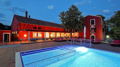 Ilirija Resort - Hotel Villa Donat - Romantično ili obiteljsko ljeto s punim pansionom - Akcijska cijena, Sv. Filip Jakov, Dalmacija, Hrvatska - 869 EUR - 5x noćenje u dvokrevetnoj Comfort sobi za 2 osobe (1 dijete do 7 godina i 1 dijete do 12 godina besplatno), Puni pansion