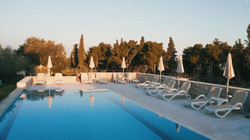 Aminess Vival Casa Velaris - Ljeto na Braču za obitelji, Supetar, otok Brač, Dalmacija, Hrvatska - 1.453 EUR - 7x noćenje u dvokrevetnoj Comfort sobi s balkonom za 2 osobe (1 dijete do 9,99 godina besplatno), Polupansion