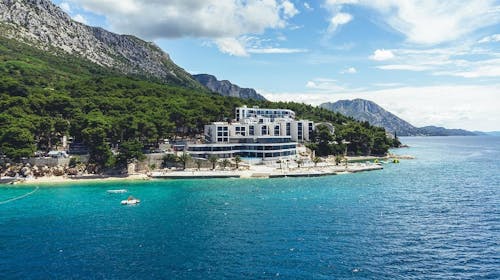 Morenia All Inclusive Resort - All inclusive ljeto s animacijom, Podaca, Makarska rivijera, Dalmacija, Hrvatska - 1.080 EUR - 5x noćenje u Standard sobi s balkonom (strana more) za 2 osobe (1 dijete do 7,99 godina u krevetu s roditeljima besplatno), All inclusive