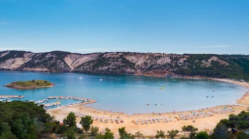 San Marino Resort - Hotel Veli Mel - Početak ljeta na Rabu, Lopar, Rab, Hrvatska - 357 EUR - 2x noćenje u "sobi 2+1" za 2 osobe (1 dijete do 13,99 godina besplatno), Smještaj u Veli Mel Hotelu