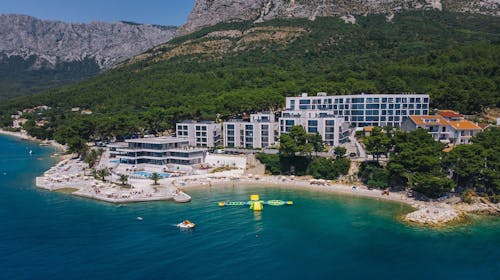 Morenia All Inclusive Resort - All inclusive ljeto s animacijom, Podaca, Makarska rivijera, Dalmacija, Hrvatska - 1.624 EUR - 7x noćenje u Standard sobi s balkonom (strana more) za 2 osobe (1 dijete do 7,99 godina u krevetu s roditeljima besplatno), All inclusive