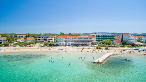 Hotel Duje - Last minute ljeto tik uz more, Vodice, Dalmacija, Hrvatska - 295 EUR - 2x noćenje u dvokrevetnoj sobi s balkonom i pogledom na more za 2 osobe, Polupansion