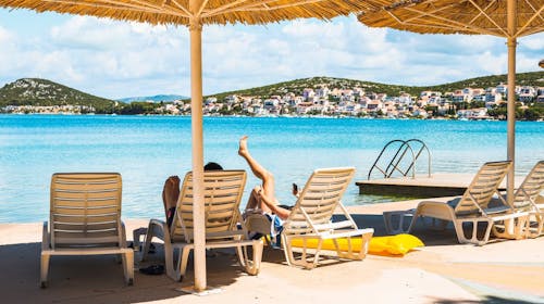 Hotel Borovnik - Obiteljsko ljeto u Dalmaciji - Standard soba, Tisno, otok Murter, Dalmacija, Hrvatska - 684 EUR - 3x noćenje u dvokrevetnoj Standard sobi za 2 osobe (1 dijete do 6,99 godina i 1 dijete do 1,99 godina besplatno), Polupansion