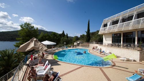 Adria All Inclusive Hotel - All inclusive ljeto na Korčuli, Vela Luka, Korčula, Dalmacija, Hrvatska - 1.111 EUR - 7x noćenje u sobi s pogledom na park za 2 osobe (1 dijete do 6,99 godina besplatno), All inclusive (doručak, ručak, večera, piće uz obroke, coffee time, izbor pića u aperitiv baru)