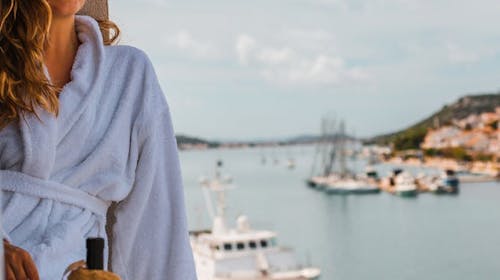 Hotel Borovnik - Ljetni odmor udvoje u Dalmaciji - Economy soba, Tisno, otok Murter, Dalmacija, Hrvatska - 1.225 EUR - 7x noćenje u dvokrevetnoj Economy sobi za 2 osobe, Polupansion