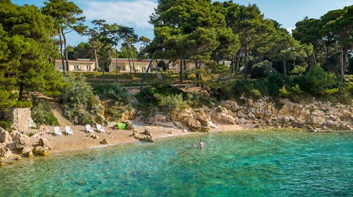Valamar Hotel Carolina - Vrhunsko obiteljsko ljeto na Rabu, Rab, Hrvatska - 2.275 EUR - 7x noćenje u sobi "Room for 2+1" morska strana za 2 osobe (1 dijete do 13,99 godina besplatno), Polupansion