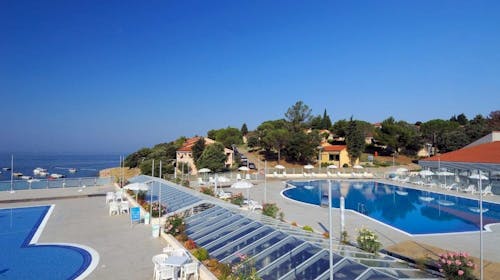 Resort Petalon - Ultra last minute ljeto u Vrsaru tijekom tjedna, Vrsar, Istra, Hrvatska - 338 EUR - 2x noćenje u dvokrevetnoj sobi za 2 osobe (1 dijete do 11,99 godina besplatno), Polupansion