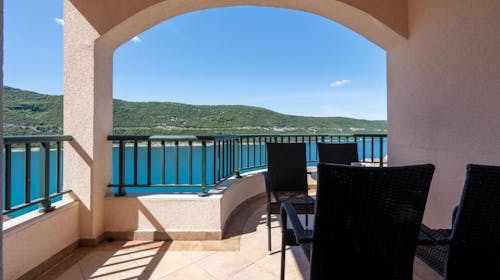 Hotel Adria - Ljetni odmor u Neumu, Neum, Bosna i Hercegovina - 583 EUR - 3x noćenje u apartmanu s dvije sobe za 4 osobe, Polupansion