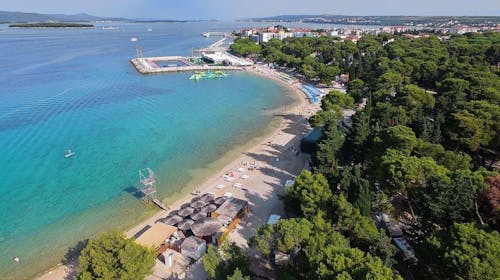 Ilirija Resort - Hotel Ilirija - Odmor u kolovozu s punim pansionom u Biogradu - Posebna akcija, Biograd na Moru, Dalmacija, Hrvatska - 1.419 EUR - 7x noćenje u dvokrevetnoj Superior sobi za 2 osobe (1 dijete do 12 godina i 1 dijete do 7 godina besplatno), Puni pansion