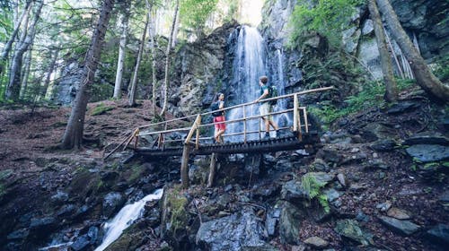 Forest Hotel Videc - Jesenski vikend wellness odmor na Pohorju, Pohorje, Slovenija - 219 EUR - 2x noćenje u dvokrevetnoj sobi s pomoćnim ležajem i prostranim balkonom za 2 osobe (1 dijete do 6 godina besplatno), Polupansion