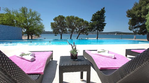 Ilirija Resort - Hotel Adriatic - Zabavno ljeto s punim pansionom, Biograd na Moru, Hrvatska - 549 EUR - 3x noćenje u dvokrevetnoj Comfort sobi za 2 osobe (1 dijete do 12 godina i 1 dijete do 7 godina besplatno), Puni pansion