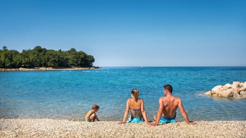 Aminess Planet Camping Maravea Resort - Last minute ljeto u prekrasnom kampu, Novigrad, Hrvatska - 1.425 EUR - 5x noćenje u Maravea Premium Holiday Home za do 6 osoba (4 odrasle osobe i 2 djece do 11,99 godina ili 5 odraslih osoba), Korištenje bazena, ležaljki i suncobrana unutar rezervirane cone