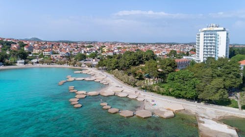 Villa Arausa - Obiteljska all inclusive light jesen - Posebna akcija, Vodice, Hrvatska - 192 EUR - 2x noćenje u dvokrevetnoj Standard sobi s balkonom morska strana za 2 osobe (1 dijete do 11,99 godina i 2. dijete do 2,99 godina besplatno), All inclusive light