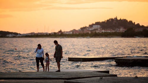 Villas Arausana & Antonina - Odmor u Vodicama uz more - Posebna akcija, Vodice, Hrvatska - 292 EUR - 2x noćenje u dvokrevetnoj sobi s balkonom (morska strana) za 2 osobe (1 dijete do 11,99 godina i 2. dijete do 2,99 godina besplatno), Polupansion