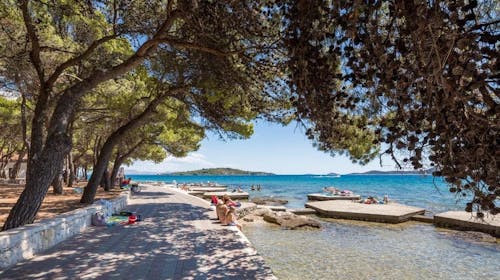 Villas Arausana & Antonina - Ljeto uz more - Posebna akcija, Vodice, Hrvatska - 504 EUR - 3x noćenje u dvokrevetnoj sobi s balkonom (morska strana) za 2 osobe (1 dijete do 11,99 godina i 2. dijete do 2,99 godina besplatno), Polupansion