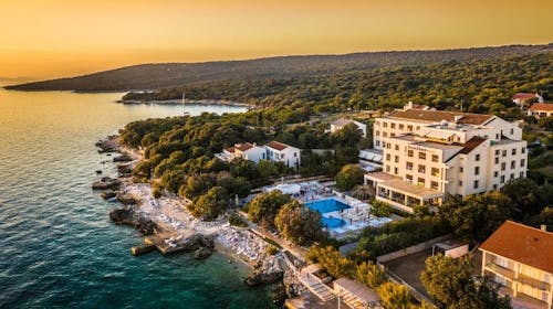 La Luna Island Hotel - Obiteljski all inclusive kraj ljeta na Pagu - Posebna akcija, Lun, Hrvatska - 296 EUR - 2x noćenje u dvokrevetnoj Standard sobi s pomoćnim ležajem za 2 osobe (1 dijete do 11,99 godina i 2. dijete do 2,99 godina besplatno), All inclusive