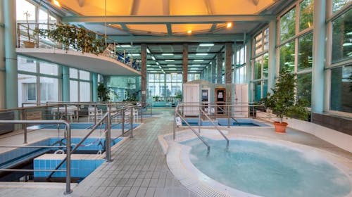 Hotel Baratsag - Jesenski obiteljski termalni odmor, Hajdúszoboszló, Mađarska - 212 EUR - 2x noćenje u dvokrevetnoj Standard sobi za 2 osobe (1 dijete do 11,99 godina besplatno), Polupansion (buffet doručak i večera)