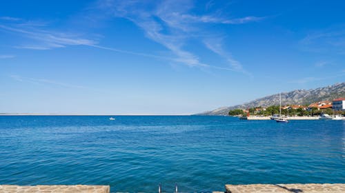 Hotel Riviera - Rujanski odmor na jadranskoj obali, Starigrad, Paklenica, Dalmacija, Hrvatska - 312 EUR - 3x noćenje u četverokrevetnoj sobi za do 4 osobe (4 odrasle osobe ili 2 odrasle i 2 djece besplatno), Doručak