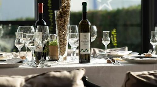 Hotel Grand Banja Luka - Obiteljski odmor - Deluxe apartma, Banja Luka, Bosna i Hercegovina - 317 EUR - 3x noćenje u Deluxe apartmanu s hidromasažnom kadom za 2 osobe (1 dijete do 12,99 godina boravi besplatno), Polupansion (večera prema preporuci glavnog kuhara)